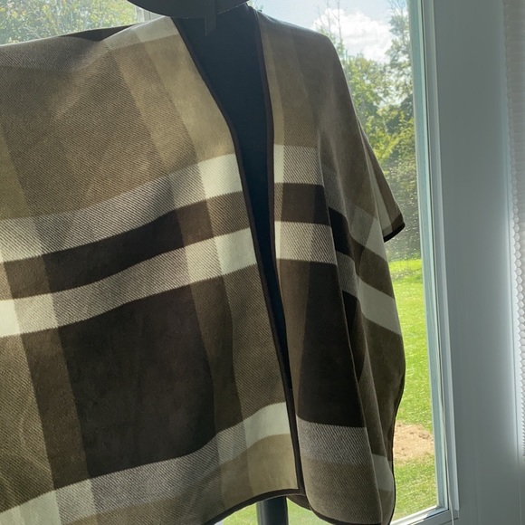 Woolrich Buffalo Plaid Blanket Fleece Shawl - Picture 4 of 6